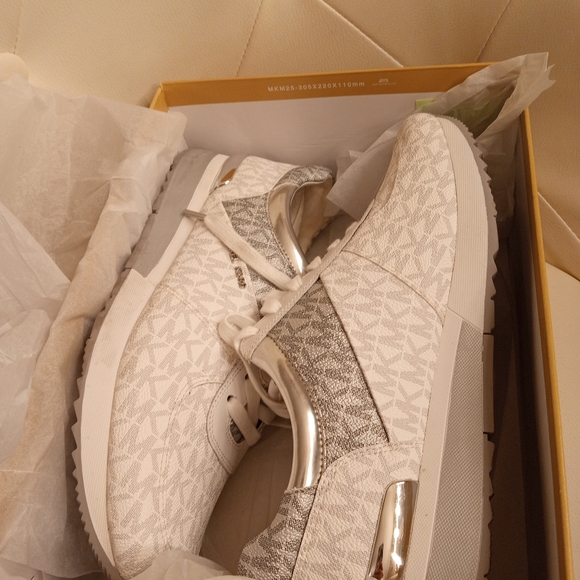 MK tennis shoes - Picture 1 of 4